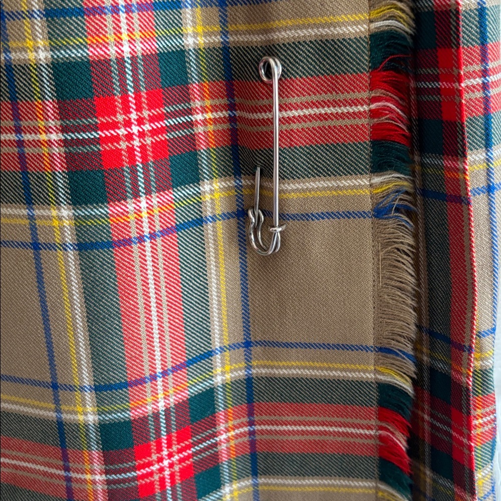 Vintage Aljean of Canada tartan skirt. 100% wool. 28” waist. Made in Canada. - Picture 2 of 7
